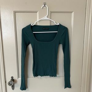 Long sleeve scoop neck shirt